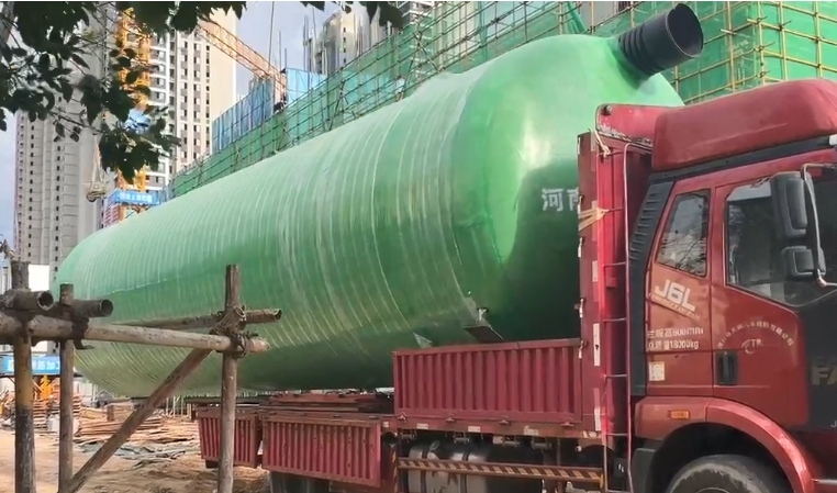 河南玻璃鋼化糞池施工現場(chǎng)